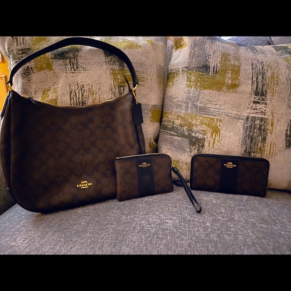 Authentic Signature Zip Coach Bag; Pouch/Wallet - Picture 4 of 4